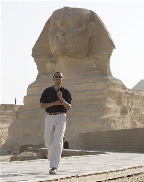 Obama in front of sphinx
